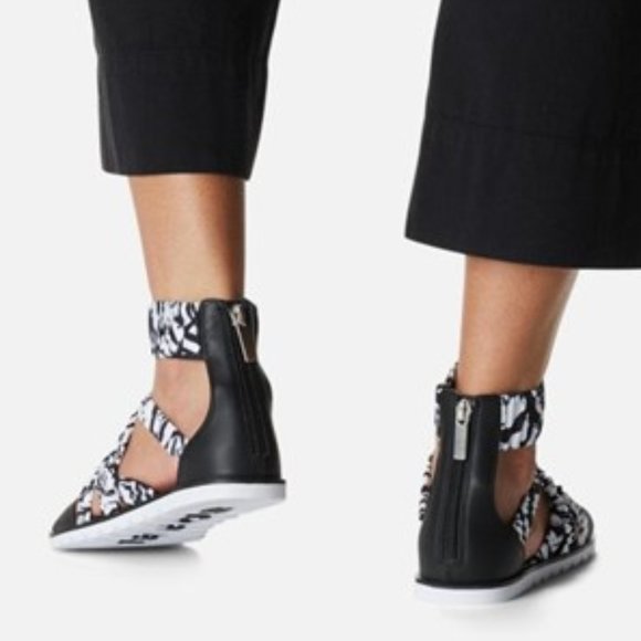 Sorel Ella II Ankle Strap Sandals Leather Flats White & Black Print Size 7.5 NEW - Picture 1 of 7
